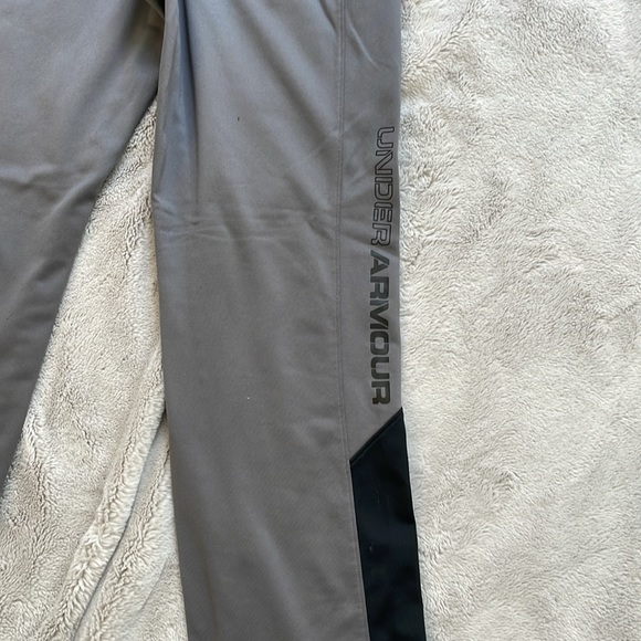 Youth under Armour loose fit warm up pants - Picture 4 of 4